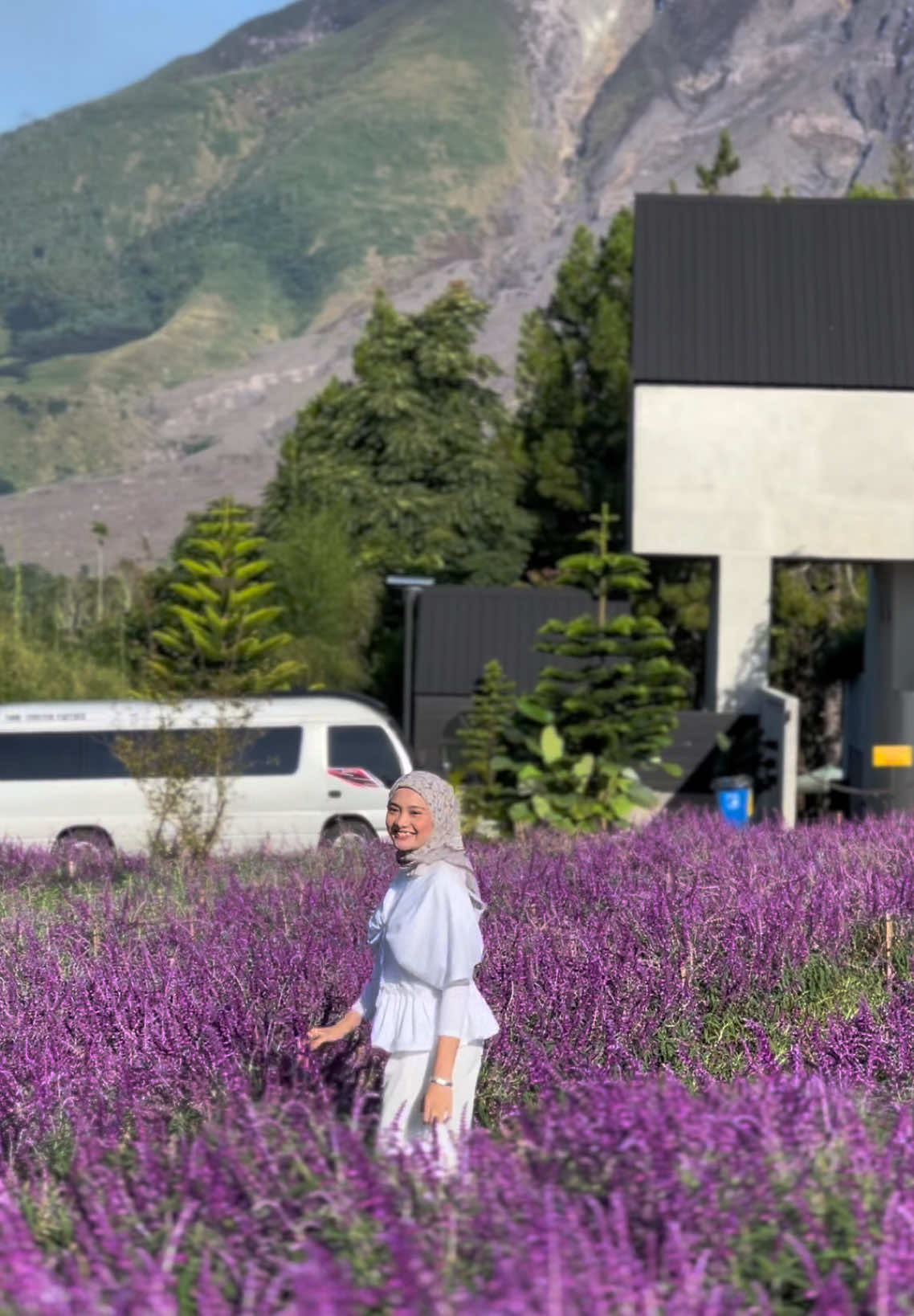 Lucky me to get to see this <3 #sarunebrastagi #medan #lavender 