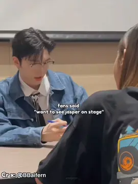 PAK LEADER MENGKONFIRMASI NYA YA 😭🤣 BAHWA JASPER SIBUK DENGAN PACAR MEREKA  #สนามอ่านเล่น2025xAouBoomMarcPoon #Aou_tnbknr #Besevboom #AouBoom #gmmtv 