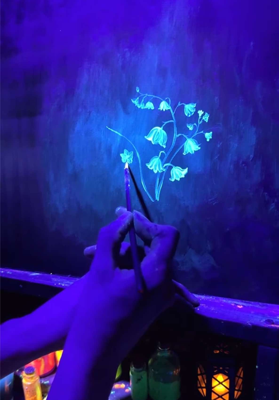 Painting glowing flowers in the Night ✨🌺. Fluorescent oil painting 🎨 - #art #painting #artwork #oilpainting #landscapepainting #kunst #fantasyart #画家 
