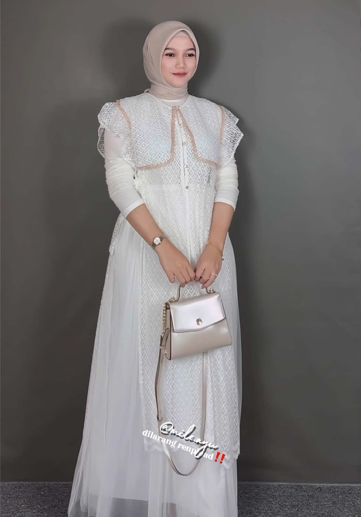 one set lebaran paling cantikkkk poll di lemari aku😍😍😍 hayo kamu suka yang manaaa?🙈 . . . . . . . . . . #onesetlebaran #ootdlebaran #outfitlebaran #OOTD #ootdhijab #outfitinspo #outfitinspiration #ootdinspiration 