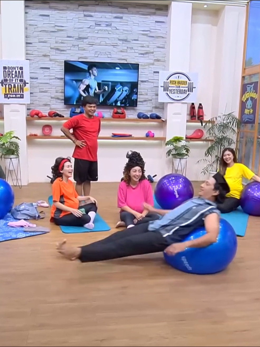 senam ibu hamil bikin ngakak 😂 #btstrans7 #laporpaktrans7 #komedi #lucu #fyp #freyaajkt48 