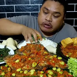 Mukbang ikan nila goreng, sambal pete, tumis kangkung dan lalapan (Yt:Mangcek Usman Official) #mangcekusmanofficial #ikannila #tumiskangkung #sambalpetai #ikangoreng #ikannilagoreng #lalapanmentah #sambalterasi #makanbanyak #makanpedas #bikinngiler #asmrfood #fyp #mukbangvideo #mukbangasmr #mukbangeatingshow #mukbangindonesia 