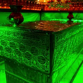 بالفيديو : تركيب كسوة قبور شهداء الطف (ع) بحلّتها الجديدة من قبل قسم الصيانة تيمّنًا بذكرى ولادة الإمام الحسين (عليه السلام)  حسب توجيهات سماحة المتولي الشرعي للعتبة الحسينية المقدسة (دام عزه) وبإشراف جناب الحاج عبد الواحد البير معاون الامين العام (دام توفيقه) والسيد رئيس قسم الصيانة المهندس عبد الحسن محمد (دام توفيقه) وفي أجواء روحانية مفعمة بالإجلال والولاء، شهدت العتبة الحسينية المقدسة تركيب كسوة قبر شهداء الطف (عليهم السلام) بحلّتها الجديدة، وذلك تيمّنًا بذكرى ولادة الإمام الحسين (عليه السلام) المصادف 3 شعبان ، هذه الكسوة الفريدة صُنعت بأرقى المعايير، حيث تم تطريزها في ورشة الدوشمة التابعة لقسم الصيانة باستخدام 80٪ خيوط من الذهب و20٪ من الفضة، وزُيّنت بـ 4000 حجر كريم من الأحجار النادرة، ما منحها رونقًا فريدًا يليق بمقام الشهادة والتضحية. ولضمان إخراج الكسوة بأبهى صورة، تم استقدام نخبة من أفضل المصممين والنقّاشين والخطاطين، الذين عملوا بإبداع وإتقان على أدق التفاصيل، ليجسّدوا لوحة فنية مبهرة تعبّر عن الولاء والوفاء لأصحاب الطف (عليهم السلام) ما يعكس التزام العتبة الحسينية المقدسة بالحفاظ على قدسية ورونق مراقد الشهداء العظام  يُعدّ هذا العمل إنجازًا فنيًا ومعنويًا كبيرًا يُضاف إلى سجل العتبة الحسينية المقدسة وقسم الصيانة بالخصوص ، التي تسعى دائمًا إلى إظهار عمق الإرث الإسلامي والاهتمام بتفاصيل العناية بالمراقد الطاهرة، تأكيدًا على رسالتها في حفظ التراث الإسلامي بأبهى صورة .  تابعونا على #العتبة_الحسينية_المقدسة  #قسم_الصيانة #وفاء_للثقلين #وفاء_للحسين #اعلام_قسم_الصيانة