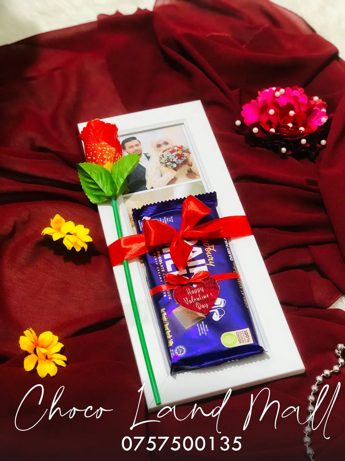 Price : 2800/- #thecrafty #lovecard #anniversarygift #onlinegiftshop #fyp #srilankagift #customizedgifts #birthdaygirl #anniversary #birthdayboy #ValentinesDay #surprisedelivery #giftshop #valentinesdaygift #srilankadelivery #birthdaygift #chocolategift #chocolatebox #chocolatecombo #roseflower #photoframe