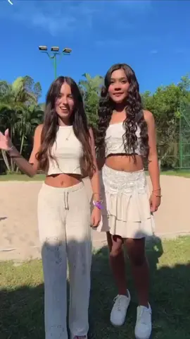 LORENA PINA E VICKY QUEIROZ FAZEM TREND VIRAL#VICKY