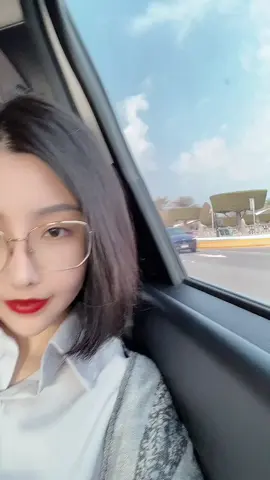 come to Abu Dhabi for visiting. #abudhabi #abudhabi🇦🇪 #uae🇦🇪 #uae #chinesegirl #selfie #streetview 