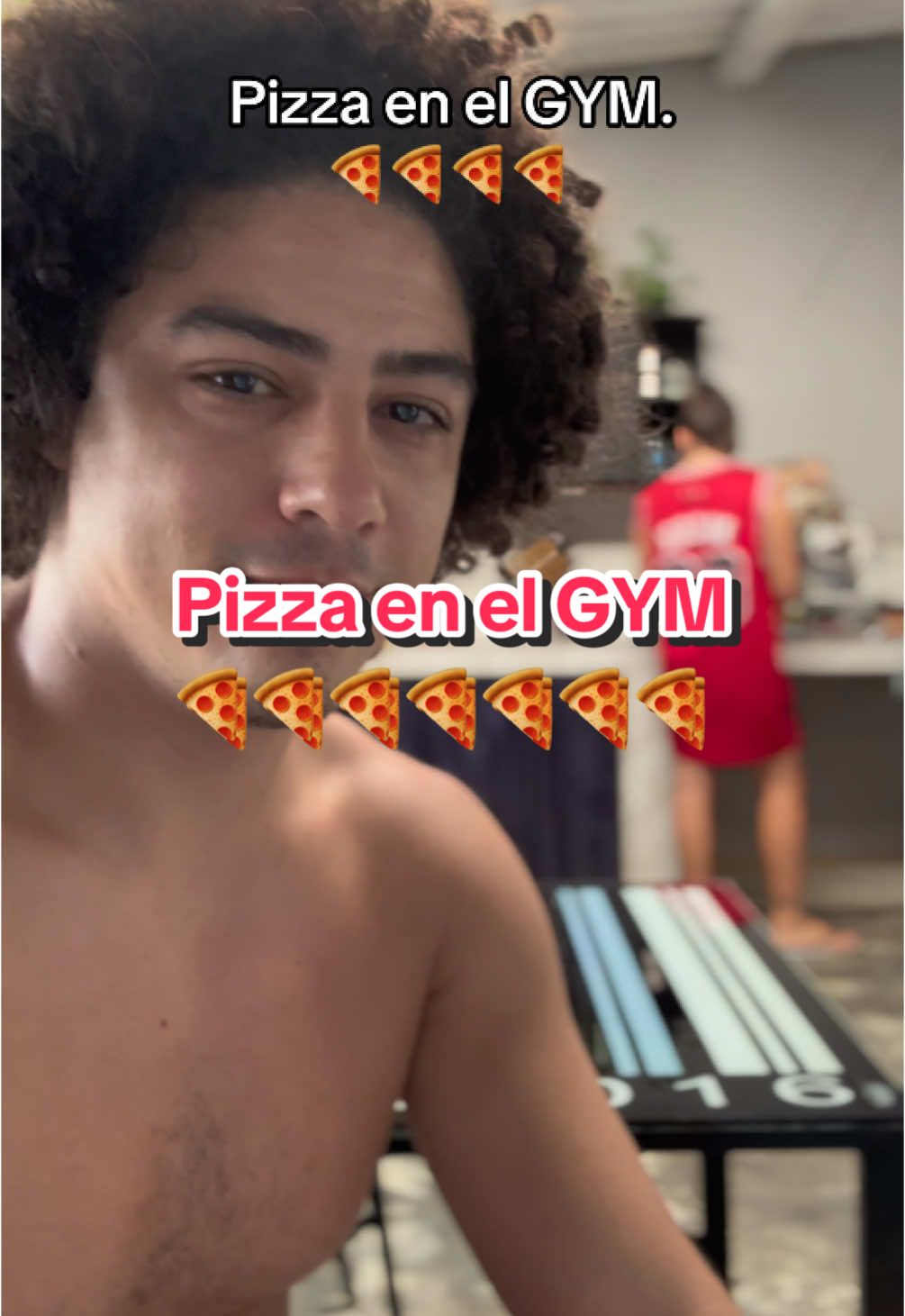 Pizza en el GYM.  #gimnasio #ejercicio #entrenamiento #AlejoWellness #abdomen #gym #entrenamientodelasemana 