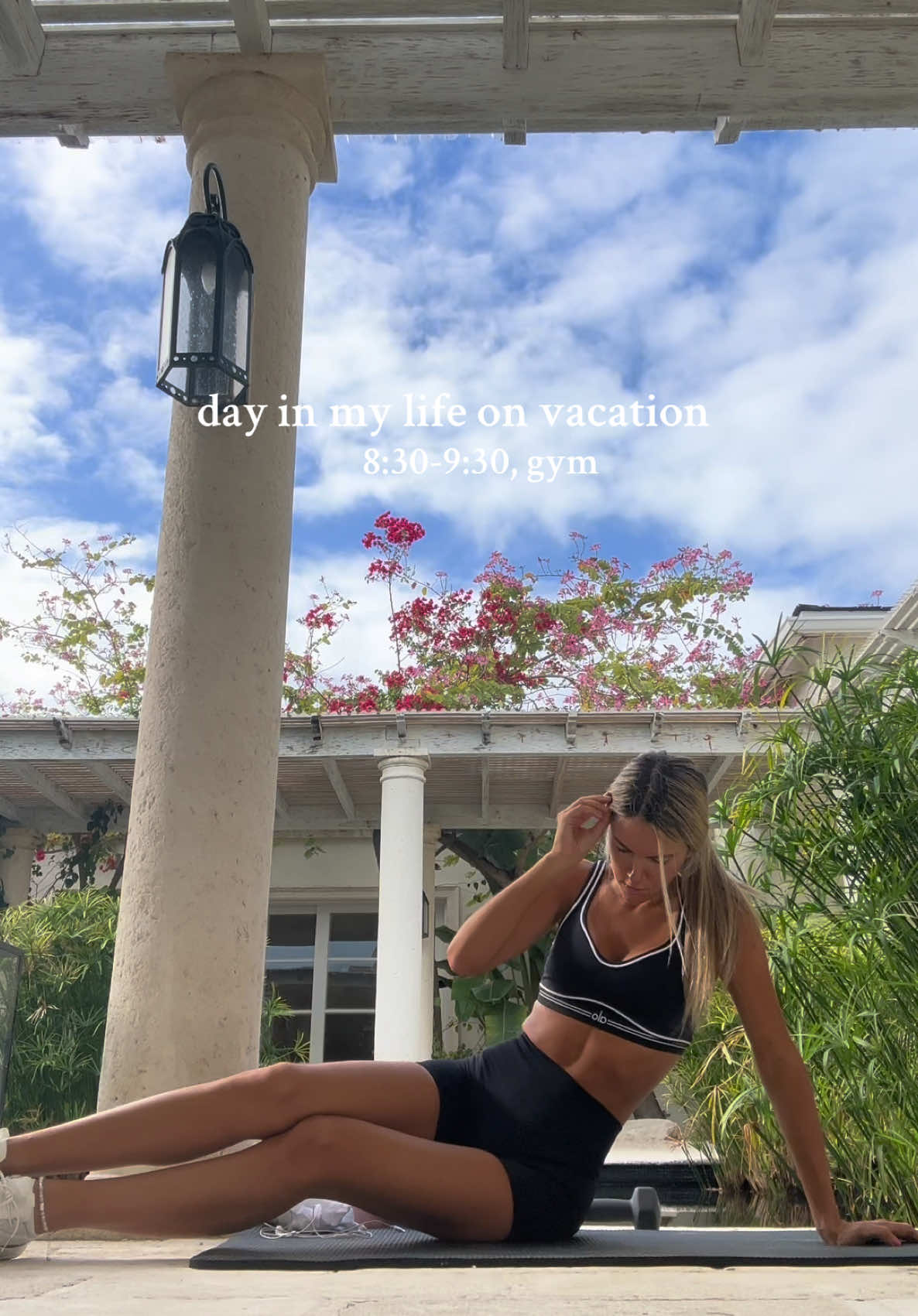 Linked the most flattering workout shorts EVER. #workoutfit #gymoutfitideas #gyminspo #morningroutine #dayinthelife #gymootd #gymoutfit 