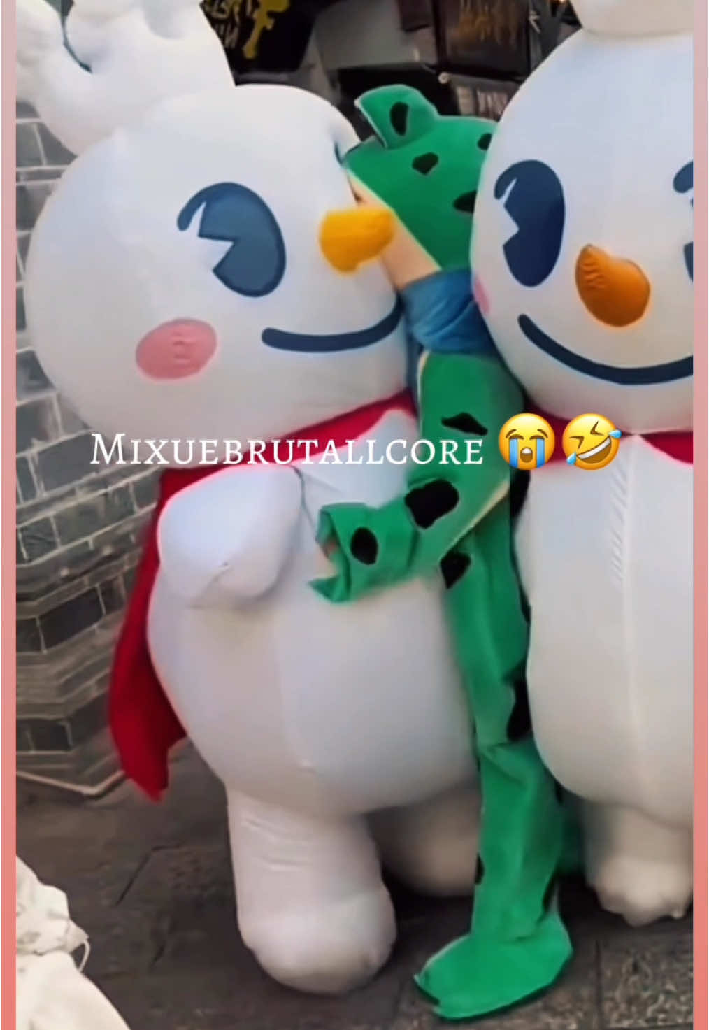 Capek😭🤣🤣.                                    #fyp #viralvideo #viralngakak😂 #mixue #maskotmixue #mixuecore #viral #mixueindonesia 