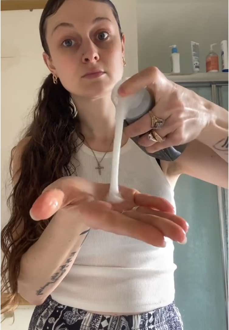 Plz tell me I’m not the only one 🤣💦 #whitebarn #handsoap #justaddwater #beauty #recommendation 