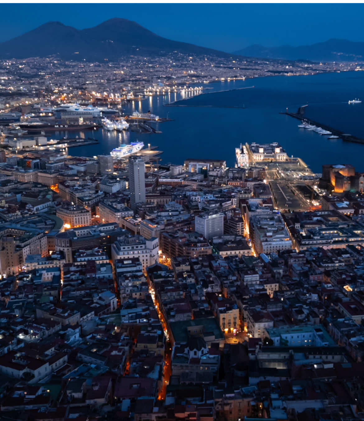 #napoli #napolinelcuore #napolitiktok #napoli_canzoni #naples #bluehour #bluehour_moment #sanmartino #vesuvio #golfodinapoli #drone #dronevideo #droneshot #drones #dronechallenge #droneshow #dronetiktok #dji #mini4pro #m4p 