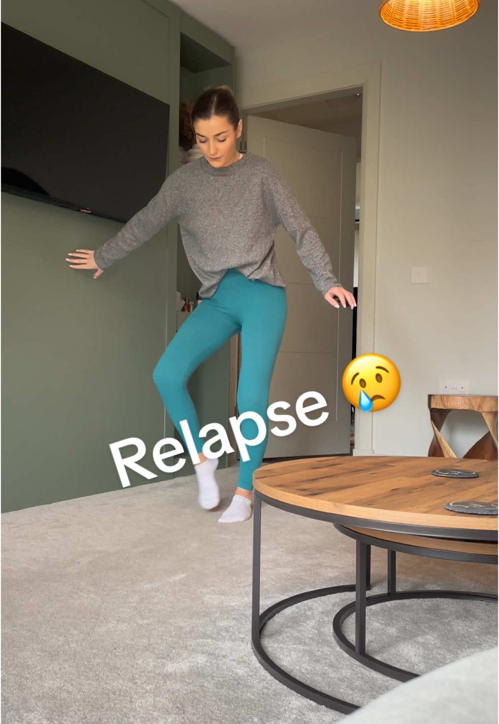 Woke up this morning unable to walk again 😢! I have gone five whole months without a relapse but felt this one coming 48 hours earlier and so knew it was imminent. Spent all last night with leg spasms through the night and today has been very sore and can’t get my right foot flat on the floor but thankful that I know it will be short lived. Time to rest and stay positive #fnd #cantwalk #unabletowalk #relapse #fndawareness #fndhope #learningtowalk #learningtowalkagain #functionalneurologicaldisorder #crutches 