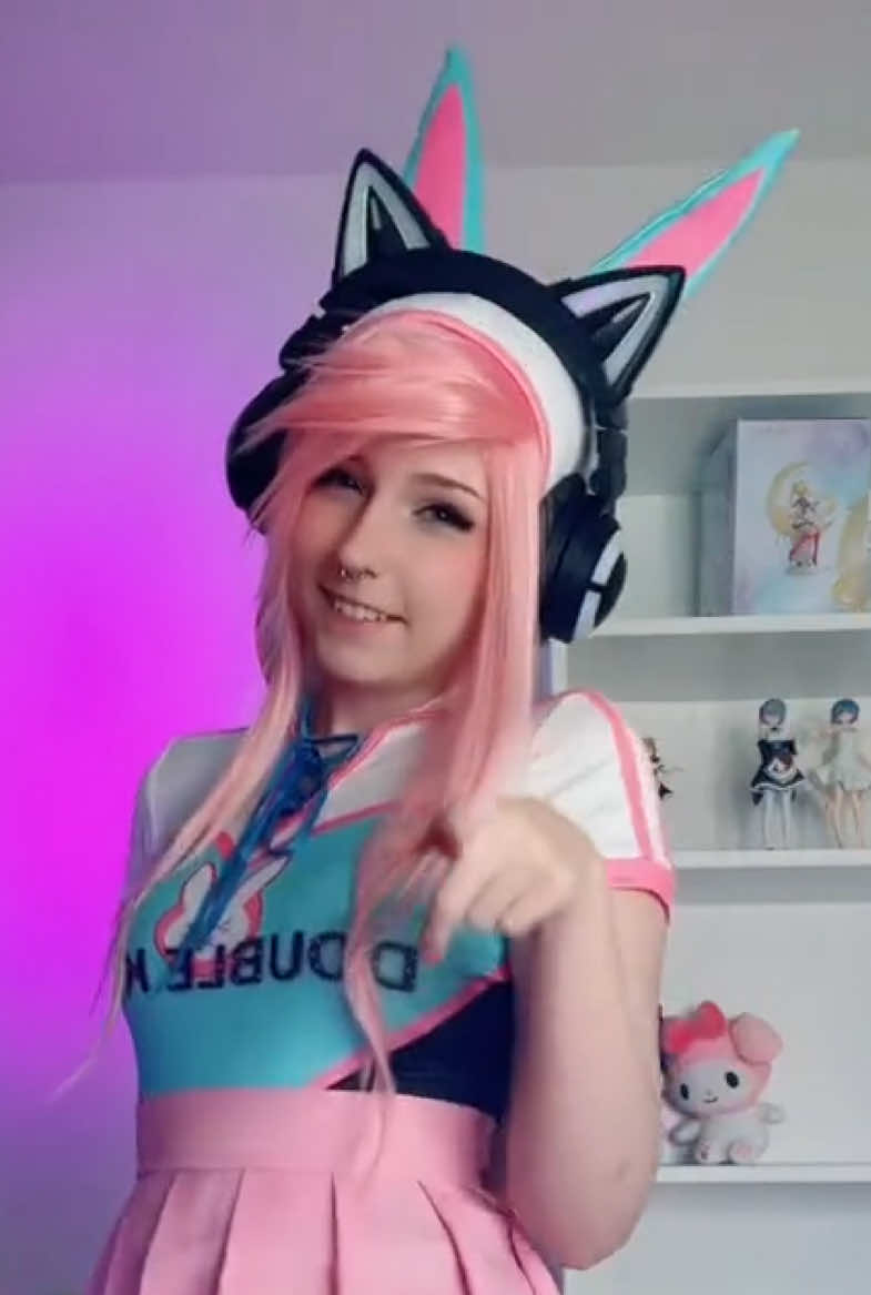 Nya! 💕 @Liinowitsch  #cosplaygirl #kawaiigirl #cosplay #egirl #kawaii #cringe #weeb #pink #pinkhair #nya #catearheadphones #dva #dvastyle #fyp #foryou #viral 