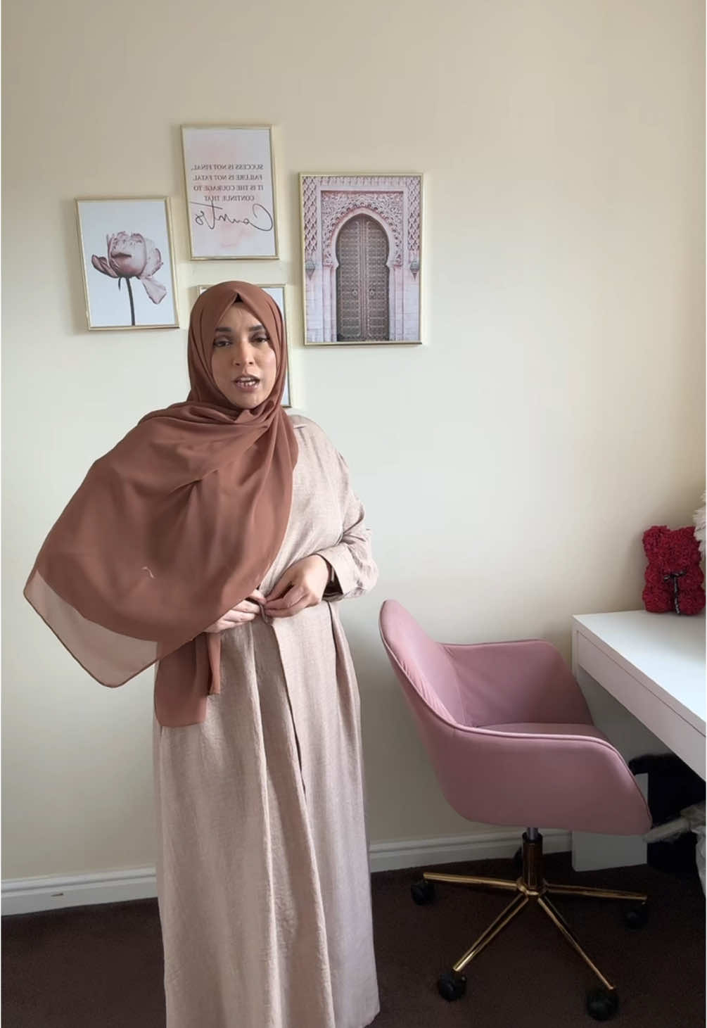 I’m obsessed with this dress ! I want it in all colours . I don’t think the video is doing justice to this dress . I love the style and fit of this dress soo soo beautiful.  Linked in the yellow basket ⬇️ . . . . #modestdress #modestfashion #spotlight #hijabifashion #outfutideas #outfitinspo #fyp #tiktokmademebuyit 
