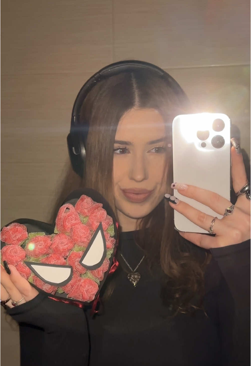 Słodki pomysł na prezent! 🌹🕷️💋 #DIY #spiderman #rose #ValentinesDay #gift #tutorial 