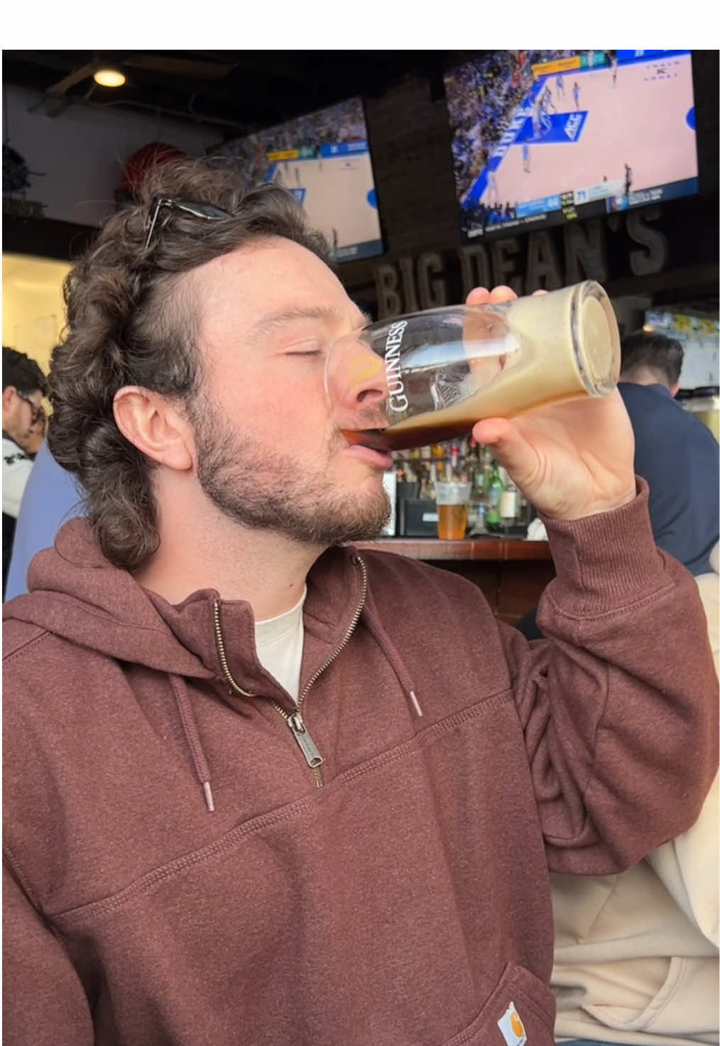 Trying to get the g split #funny #comedy #laugh #bar 