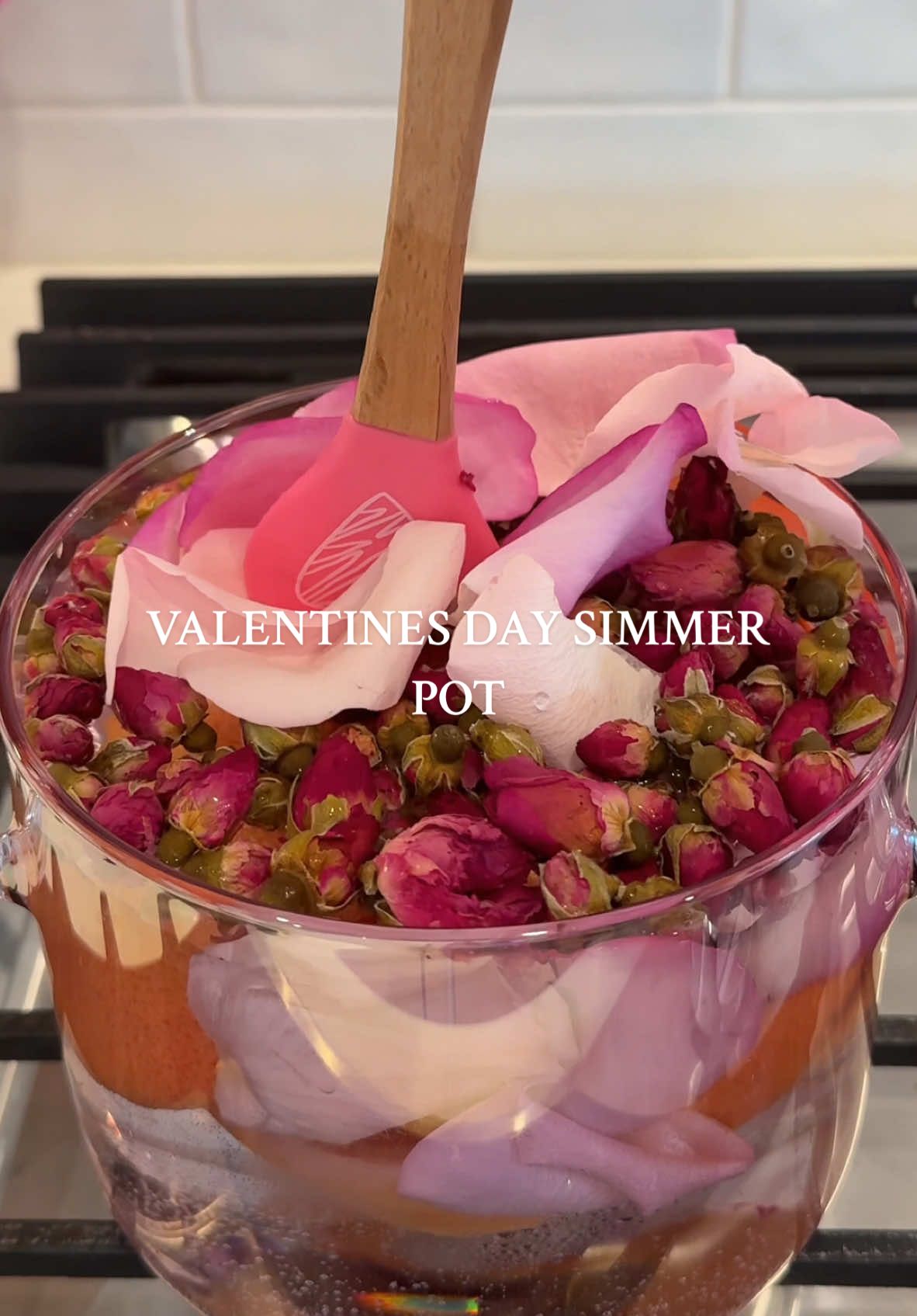 making my house smell like love for valentines day 💕🌹💗❣️ #ValentinesDay #simmerpot #asmr #aesthetic #pinkaesthetic #asmrsounds #satisfyingvideo #Home #pink 