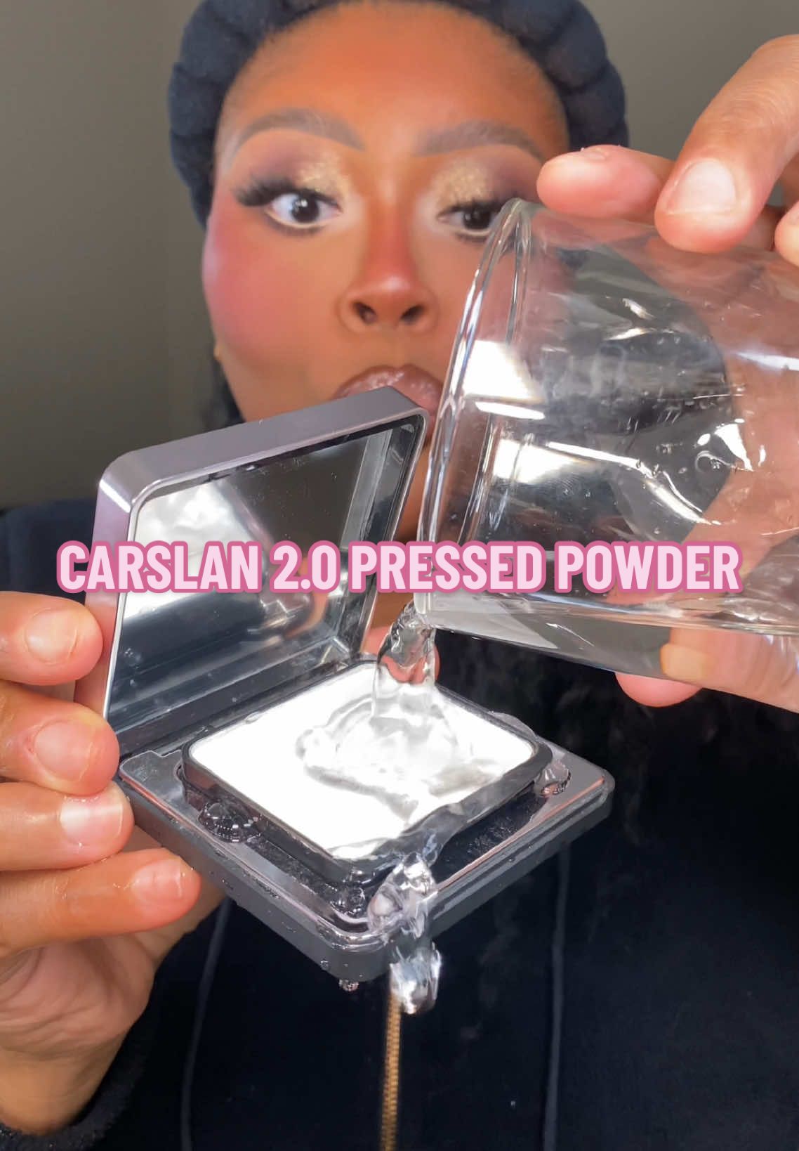 If this isn’t your sign to get the NEW @carslan_us 2.0 powders then idk what is 😌🩷 I’m wearing the shade 02 for oily/combo skin, but they have so many variations for your specific skin needs 🤪 #AD #carslan #carslanpowder #pressedpowder #waterproofmakeup #fyp #foryou #settingpowder #newmakeup 