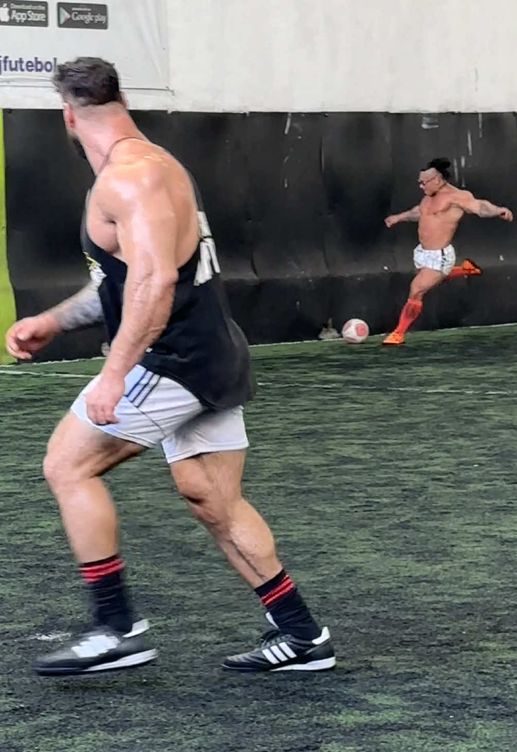 Já viram bodybuilder jogando futebol? 💪🏻😂⚽️ @JAPA MORFO  #neymar #futebol #futebolbrasileiro #challenge #sport #fypp #fyp #fy #fypシ゚viral🖤tiktok #viraltiktokvideo #viral #viralvideos #viralditiktok #bodybuilding #fisiculturismo 