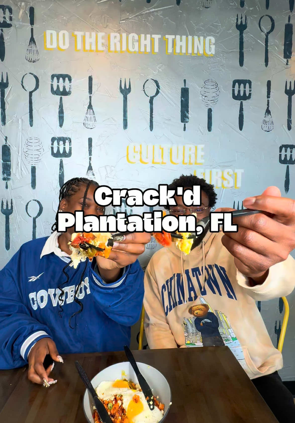 Crack’d Kitchen never disappoints and this time we had @ericaeatsamerica in the cut If you're looking for a vibe that's both cozy and lively this is where you'll want to be at ✨🏌🏾‍♂️ What We Ate: 🍽️ Smokeshack 🍽️ Firebird 🍽️ Bella's Chicken 🍽️ Bacon Jack 🍽️ Sunny Chorizo Bowl 🍽️ Tender Box 🍹 Mango Guava 🍹 Strawberry Shortcake 📍: 331 N University Dr, Plantation, FL 33324 #brunch #brunchtok #goodeats #localeats #restaurant #delicious #yummy #broward #browardfoodie #foodtiktok #foodreview #foodies #placestoeat #thingstodo 