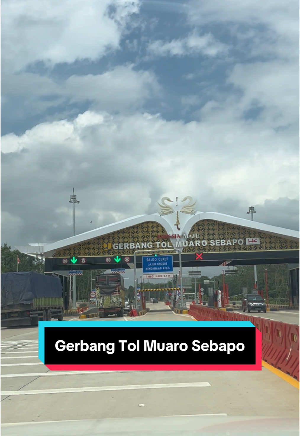 Gerbang Tol Muaro Sebapo Adalah salah satu gerbang tol yang terletak di kawasan Muaro Sebapo, Kabupaten Muaro Jambi, Provinsi Jambi. Gerbang ini merupakan bagian dari Jalan Tol Trans-Sumatra, khususnya pada ruas tol yang nanti akan menghubungkan wilayah Jambi dengan daerah lain di Sumatra, seperti Palembang (Sumatra Selatan) atau Pekanbaru (Riau).  #muarosebapo #tolpalembangjambi #fyp #fypppppppppppppppppppppppppppppppppppppppppppppppppppppppppppppppppppppp