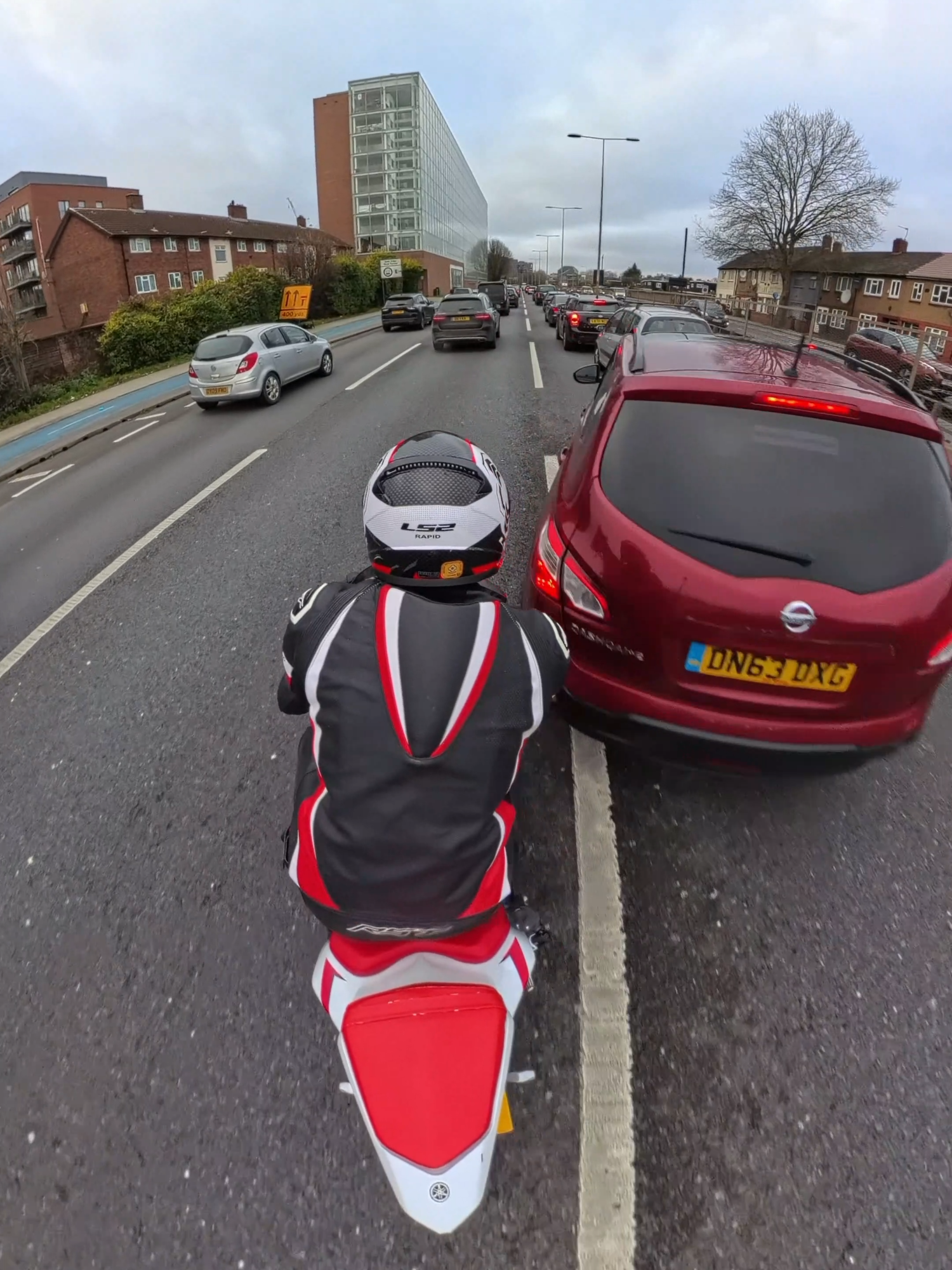 Near miss compilation . . . . . . . #nearmiss #neardeathexperences #crash #pigeon #londonlife #london #yamahar6 #yamaha
