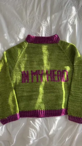 Lorde 🤝 knitting = 🩷🐑 #freehandknit #lorde #knitting #knittersoftiktok #knittoktok 