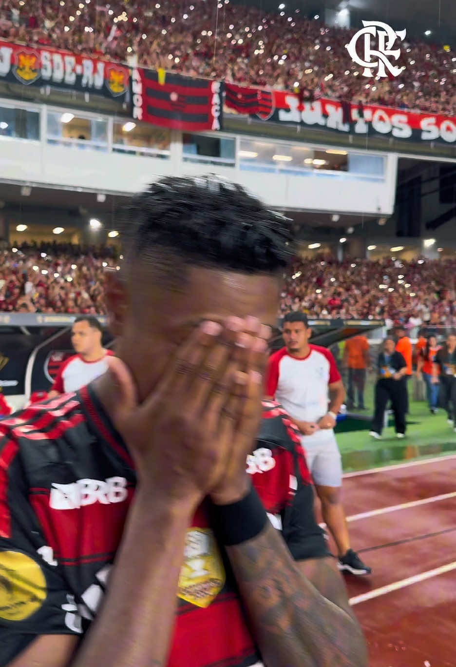 A sua emoção é a nossa, BH! Você nasceu para vestir o Manto! Nós te amamos! ❤️🖤🏆🏆🏆 #MengãoSuperTricampeão
