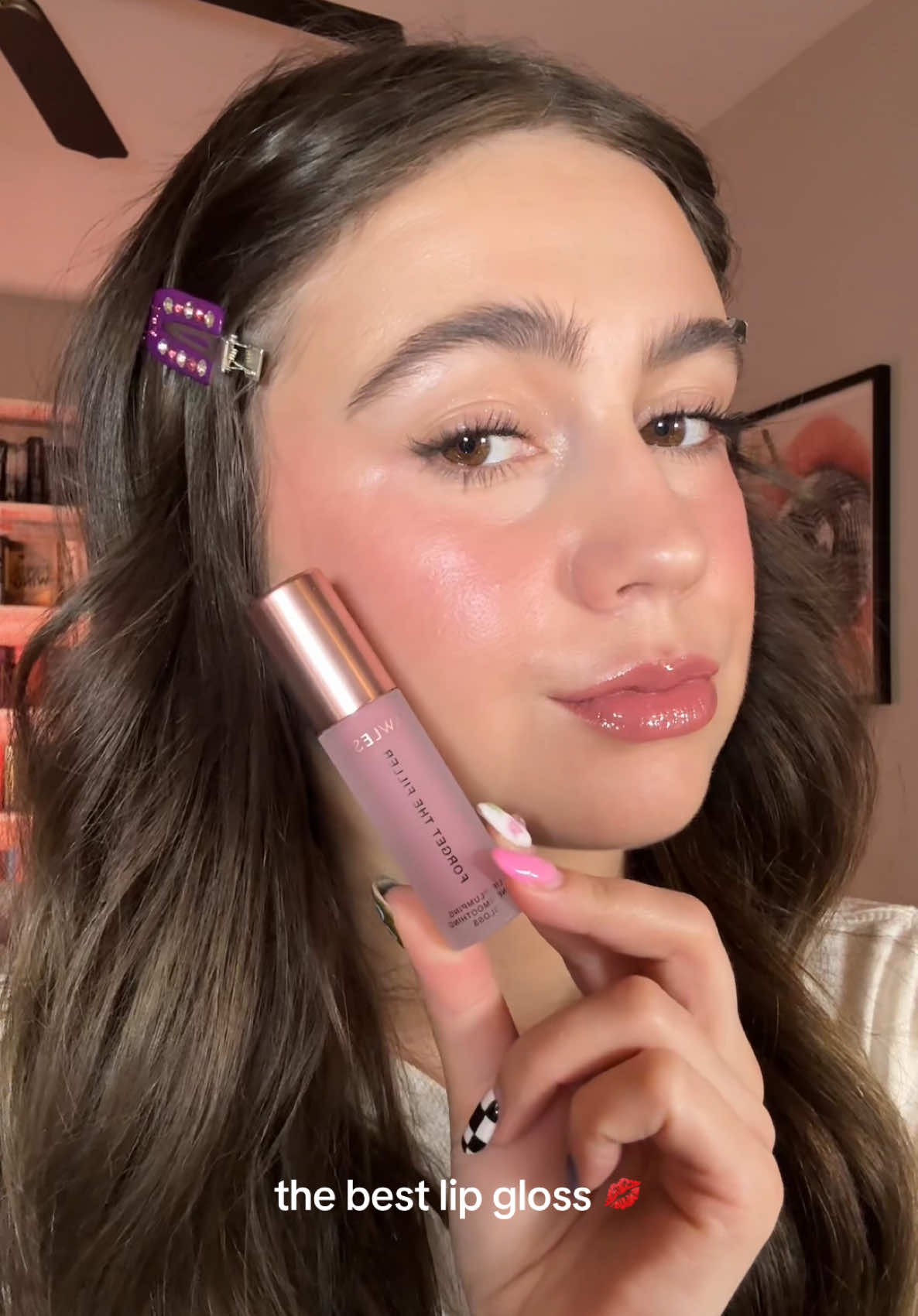 I swear this gloss is unmatched 🙇🏻‍♀️ using  @LAWLESS Beauty forget the filler gloss in velvet  #lawlessbeauty #lawlessforgetthefiller #plumpinglipgloss #gloss #lipgloss #mauvelipcombo 