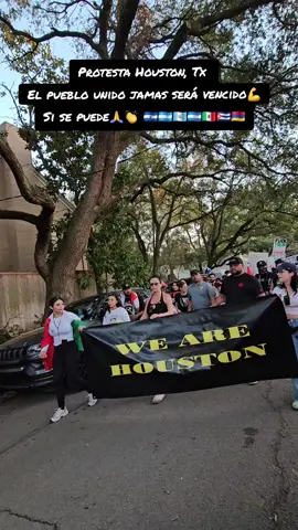 Protesta Houston Texas El pueblo unido jamas sera vencido 💪🙏🇸🇻🇭🇳🇬🇹🇳🇮🇲🇽🇨🇺🇦🇲#latinos #unidos #ice #no #deportaciones #houston #texas #protestas #paratiiiiiiiiiiiiiiiiiiiiiiiiiiiiiii 