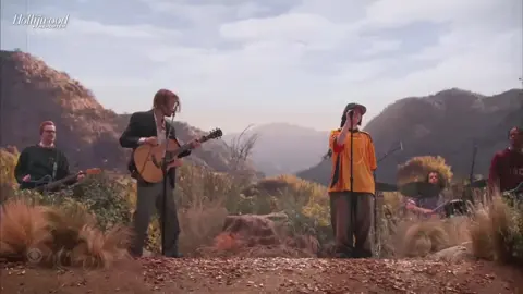 Billie Eilish e Finneas performam “BIRDS OF A FEATHER” no #Grammy. 📽 recordingacademy #grammys #billieeilish 