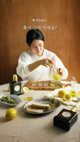 [🔴공구오픈] 햇 올리브로 만든 초신선 오일! ‘산도 0.10%’ 오일랄라 유기농 올리브오일 1+1 🫒✨ ⠀ 건강을 위해 꼭 챙겨야 하는 엑스트라 버진 올리브오일, 이제 가장 신선한 상태로 만나보세요! 🌿 ⠀ ✅ 햇 올리브 사용! 2025년 1월 항공직송으로 가장 신선한 오일! ✅ 산도 0.10%, 폴리페놀 854mg! 항산화 성분 가득! ✅ 이탈리아 최대 올리브 산지 ‘풀리아 지역’ 유기농 재배! ⠀ 오일랄라 올리브오일은 수확 후 3시간 내 냉압착하여 올리브 본연의 풍미와 영양을 그대로 담았어요~! 게다가 폴리페놀 함량이 일반 올리브오일보다 3배 이상 높아 더욱 건강하게 즐기실 수 있답니다! 💪 ⠀ 이번 기회에 우리의식탁 단독 특가로 만나보세요! 🎉 ⠀ 📍 오일랄라 올리브오일, 왜 특별할까요? ⠀ ✔️ 𝘾𝙝𝙚𝙘𝙠 𝙋𝙤𝙞𝙣𝙩 1. 햇 올리브로 만든 초신선 오일! 🍃 ➖ 2024년 10~12월 수확한 올리브로 제조, ➖ 2025년 1월 7일 항공직송으로 통관 완료! ⠀ ✔️ 𝘾𝙝𝙚𝙘𝙠 𝙋𝙤𝙞𝙣𝙩 2. 산도 0.10% + 폴리페놀 854mg! 💪 ➖ 폴리페놀 854mg, 올레오칸탈 387mg으로 영양 가득! ➖ 일반 올리브오일보다 3배 이상 높은 항산화 성분! ⠀ ✔️ 𝘾𝙝𝙚𝙘𝙠 𝙋𝙤𝙞𝙣𝙩 3. 이탈리아 최대 올리브 산지 ‘풀리아 지역’ 유기농 재배! 🏆 ➖ 3대째 내려오는 올리브오일 명가에서 만든 최고급 제품! ⠀ ✔️ 𝘾𝙝𝙚𝙘𝙠 𝙋𝙤𝙞𝙣𝙩 4. 코라티나 단일 품종 사용! 🫒 ➖ 일반 올리브오일보다 항산화 성분이 3배 이상 높은 프리미엄 품종! ⠀ ✔️ 𝘾𝙝𝙚𝙘𝙠 𝙋𝙤𝙞𝙣𝙩 5. 수확 후 3시간 내 냉압착, 비정제 엑스트라 버진! ❄️ ➖ 올리브가 상하지 않도록 핸드픽업 후 즉시 냉압착! ➖ 영양과 풍미가 그대로 살아있는 최상의 품질! ⠀ ✔️ 𝘾𝙝𝙚𝙘𝙠 𝙋𝙤𝙞𝙣𝙩 6. 감각적인 패키지 & 신선도 유지! ✨ ➖ 이탈리아 풀리아 전통 ‘마욜리카’ 패턴 디자인! ➖ 어두운 유리병 포장으로 산화 방지 및 신선함 유지! ⠀ ✔️ 𝘾𝙝𝙚𝙘𝙠 𝙋𝙤𝙞𝙣𝙩 7. 유럽·미국 유기농 인증 & 각종 수상 경력! 🏅 ➖ 유로리프, USDA 등 엄격한 유기농 인증 완료! ➖ 이탈리아 현지에서 인정받은 수상 경력 보유 제품! ⠀ 이 특별한 올리브 오일을 활용해 **‘올리브 레몬 샷’**을 만들어보세요! 🍋 ⠀ ✅ 소화 촉진 & 항염 작용 & 심장 건강까지 챙길 수 있는 완벽한 건강 레시피! ✅ 매일 아침 한 잔으로 내 몸을 건강하게 시작하세요! ⠀ ⭕ 단독 최저가 일정 📅 2025년 2월 3일(월) 오전 10:00 ~ 2월 9일(일) 자정까지 (우리의식탁 APP) ⠀ ✔️ 구매를 원하시면 댓글에 🔔 알림신청 🔔 남겨주세요! 상품 오픈 후 구매 링크 & 올리브 레몬 샷 레시피를 함께 공유해 드릴게요! 😊 ⠀ #오일랄라올리브오일 #유기농올리브오일 #산도0.10 #항산화오일 #풀리아산 #올리브레몬샷 #건강레시피 #우리의식탁 #비정제엑스트라버진 #oliveoillemonshot #olivelemonshot