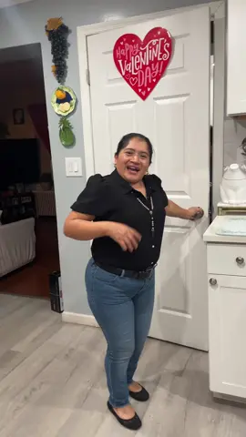 Un lindo san juanito para todos ustedes 🕺💃🇪🇨 #ecuatorianosporelmundo🇪🇨🌏💫 #lafamilia593 #ecuador #fyp #paratii #fypシ゚viral #blowthisup #musicaecuatoriana #mamaehijo #viralvideo #sanjuanito 