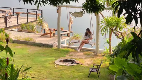 Mùa xuân, tiếng chim hót trong veo, dưới ánh nắng vàng dìu dịu, trong những trang sách em vừa đọc, em có thấy cuộc tình vừa lướt qua.. #cornhome #cornhomeshònsơn #homestayhonson #homestaychillhònsơn #chillmotchut #chill #binhyen #hònsơn #LearnOnTikTok #xuhuongtiktok #viraltiktok #fyp #viral_video #foryou 