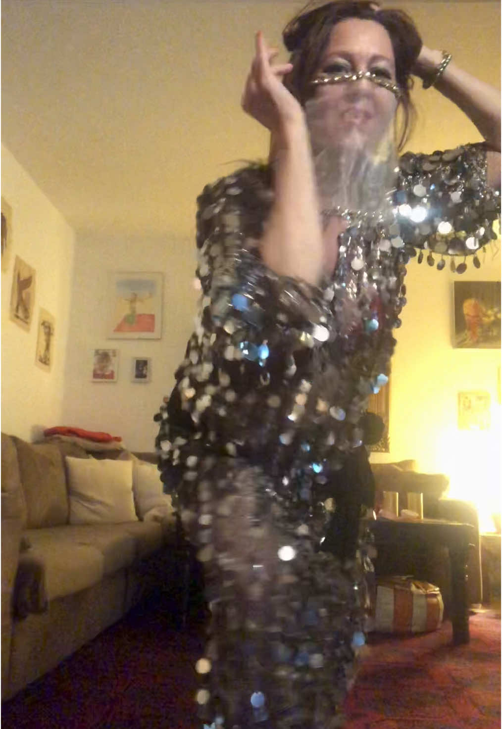 Flash back to the Covid time. We’re we had to stay home. Imafe this improvisation at that time. 🤣😂🤣💃🏻❤️💃🏻. ##mavedans #bellydance #raqs #raks #fyp #artist #bellydancetiktok #viralvideos #follow #foryourepage #dance #bellydancelife #me #reels #dancevideo #mavedansidanmark 