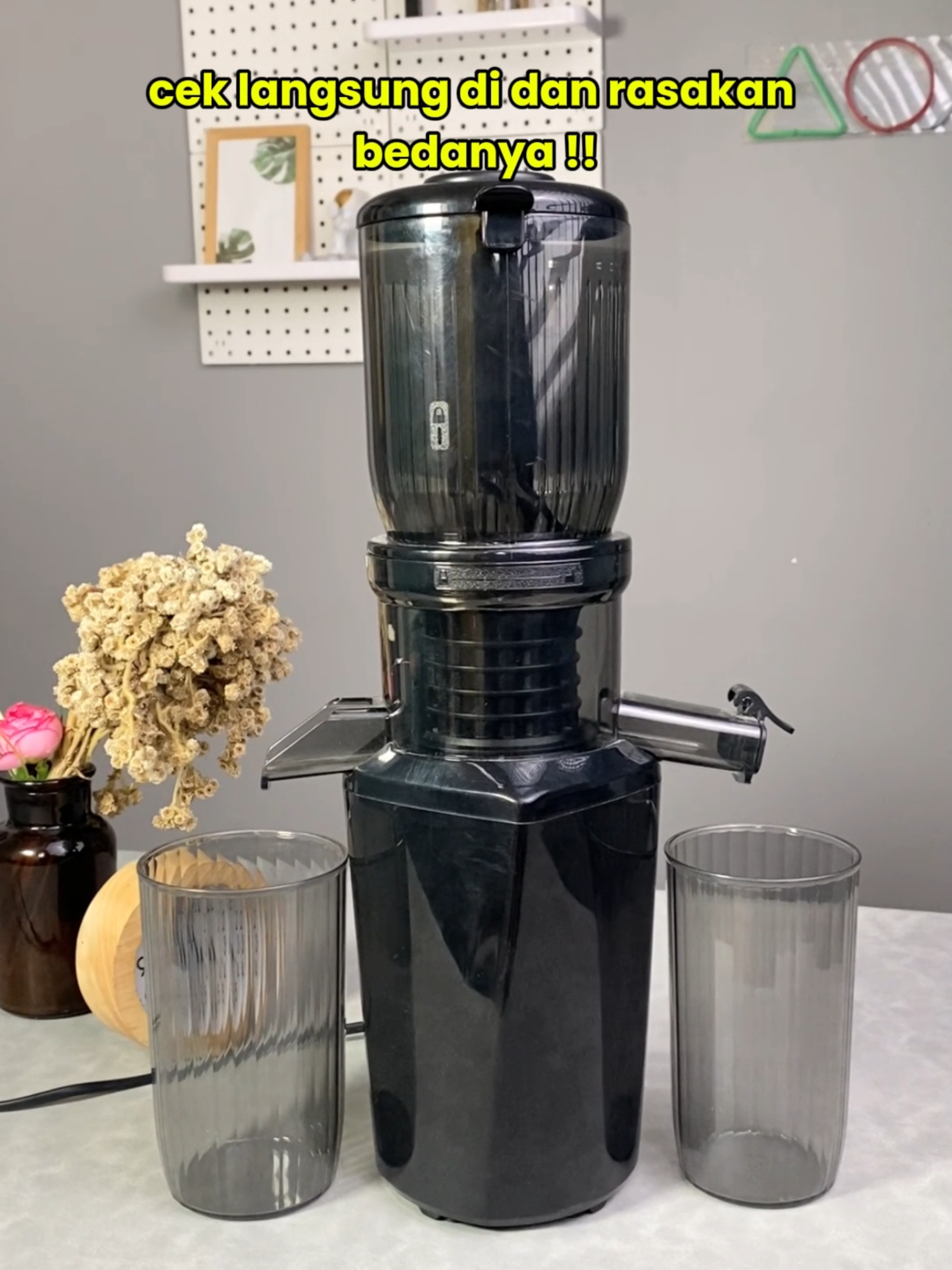 Mau jus segar tanpa ampas? 🥤✨ Pakai ecentio Slow Juicer! 🔥 Caliber besar 103mm, lebih praktis & multifungsi! Sehat, fresh, dan bebas ribet! 🍎🍊 #JusSehatSetiapHari #SlowJuicerAntiRibet #ecentio