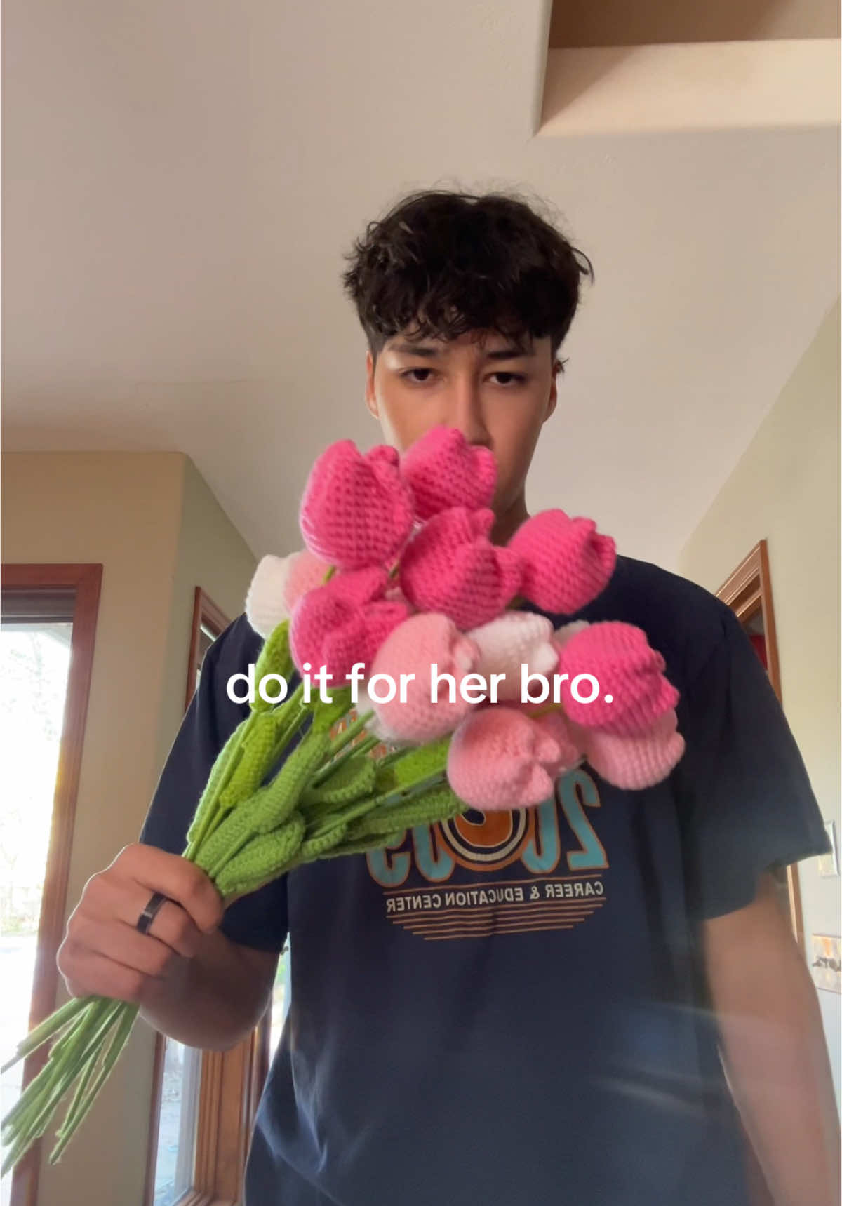 perfect gift for Valentine’s Day 💕 #famousfinds #girlfriend #gift #flowers #flower #crochet #crochetflower #ValentinesDay #valentinesdaygift #valentine #Love #gf 