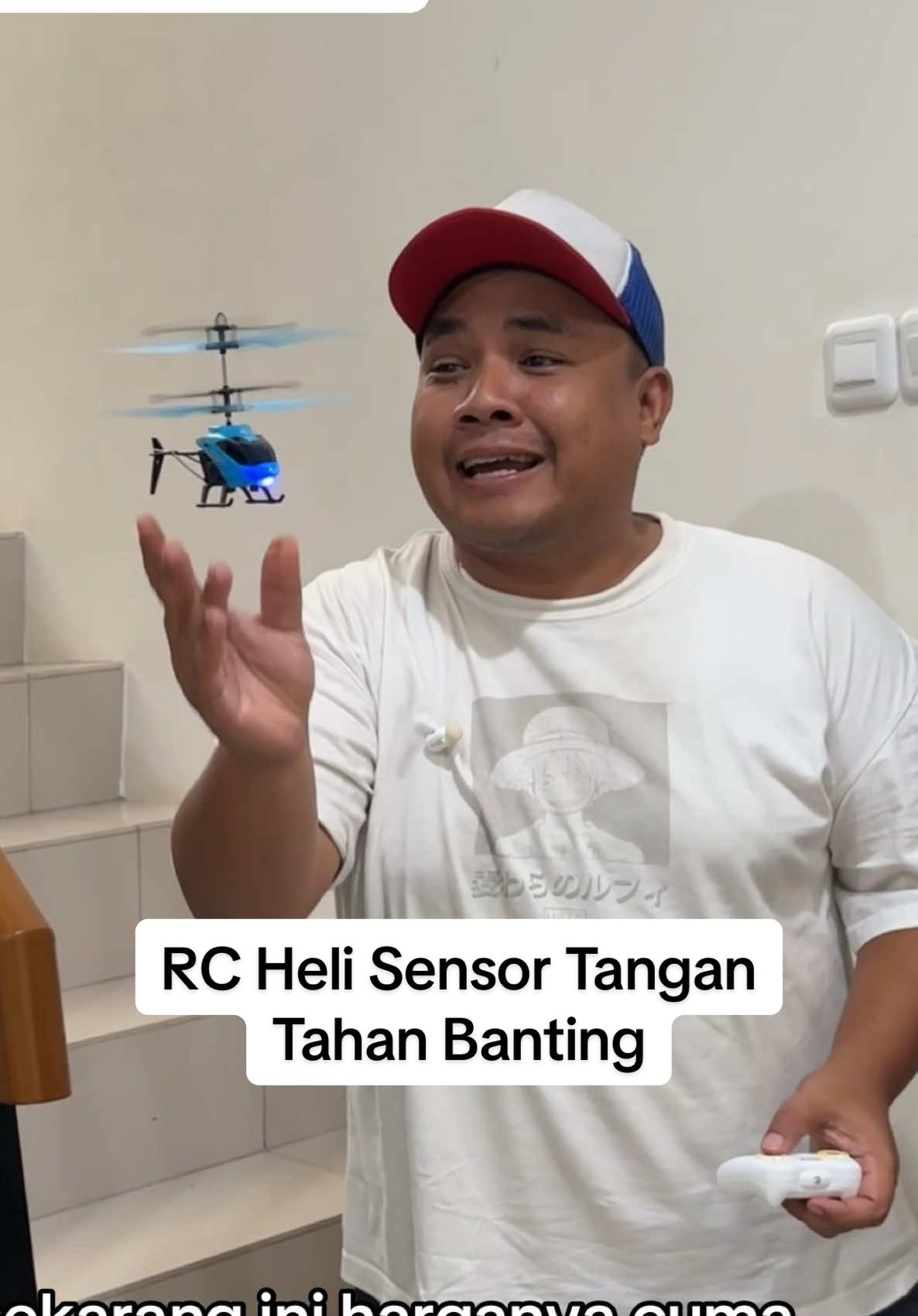 Membalas @Kopral Tedi waduh mahal bener di kala itu bang? Sekarang cuma 30 ribuan aja dapet mainan yang bisa terbang dong, rc heli ini bisa dicas, terbang dengan sensor tangan, dapet remot juga untuk naik turun dan on off kalo ogah pake sensor tangan #rcheli #rchelicopter #rchelikopter #heli #helikopter #mainanhelikopter 