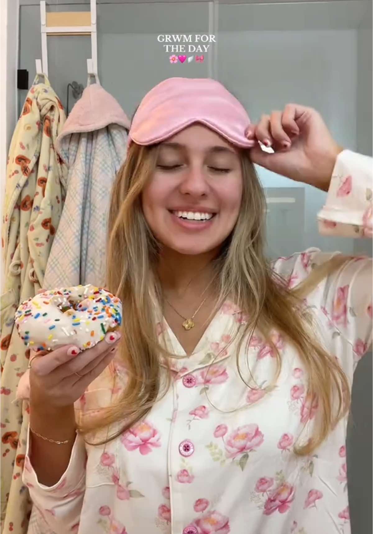 HAPPY SUNDAY✨🩷WATCHING THE GRAMMYS RN ILY GUYS!! #relatable #trending #MomsofTikTok #youngmom #momsunder25 #chitchatgrwm #Lifestyle #Vlog #diml @Snuggle and Slumber @Mane by Jen Atkin @Rare Beauty @Colleen Rothschild Beauty @Too Faced @Saie @First Aid Beauty @milkmakeup @rhode skin @Donna Karan @Dae Hair 