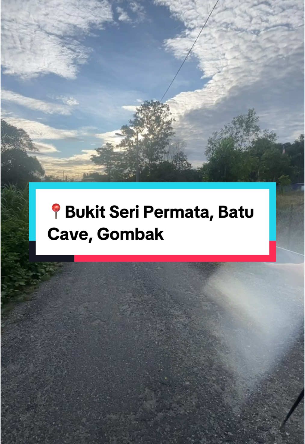 📍Bukit Seri Permata, Batu Cave, Gombak (305M) . Salah satu bukit yang terletak di gombak selangor. Pendakian lebih kurang 30-40minit sehala. Ada dua pilihan trail. Sama ada outback ataupun loop.  . Tak rekomen untuk buat loop jika seorang. Sebab keadaan trail yang sunyi dan panjang.  . Bukit Seri Permata ni bersambung dengan air terjun 7 puteri. . Bagaimana perjalanan air terjun 7 puteri? kita jumpa di next video. . Btw, selamat berhiking sumorang 💃🏻✨ . #bukitseripermata #bukitgombak #Hiking #gombak #jomhiking #jomsihat #outdoor 