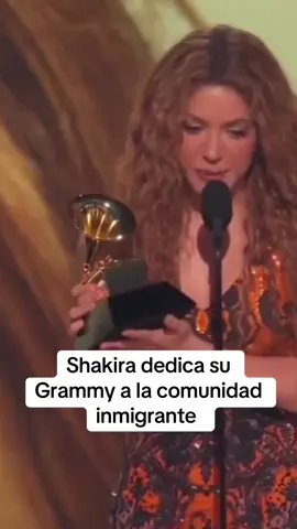 Shakira dedica el Grammy a la comunidad inmigrante ❤️