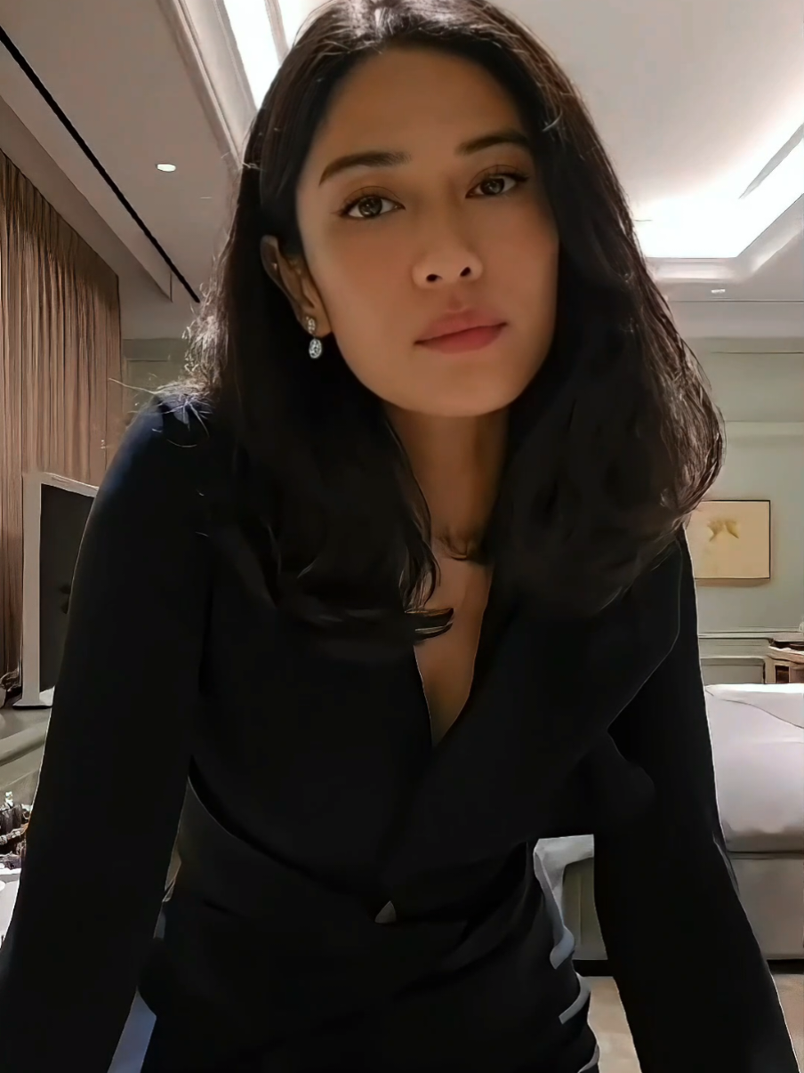 Monday OOTD 👠🖤