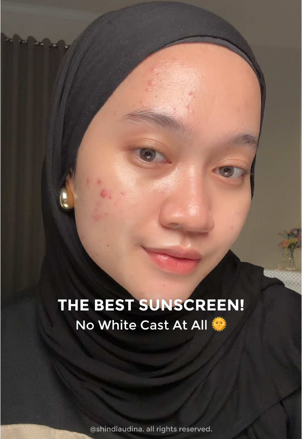 ringan banget! dipake under makeup gak bikin peeling & feelsnya nyaman dikulit berjerawat 🤝 #koreanskincare #sunserum #serumsunscreen #sunscreenviral #SKIN1004id #SKIN1004sunscreen #skincare 