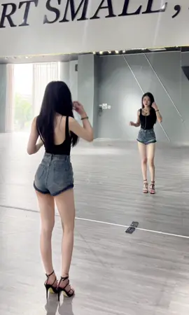 Đừng để vài câu nói của người khác làm ảnh hưởng tới tâm trạng của bạn  Đc: Cgiao @Ngọc Anh Lục Nguyễn 🥰