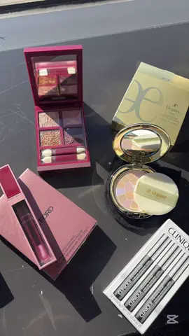 海外旅行前ルーティーン💄 コスメが大好きで毎回３万円くらい免税店で散財💸 狙っていたトムフォードの限定のパレットがなんと売っていた...🥹🌹粉質が大好きで6個目🫶 チェックインしたり、やることが色々あってなんだかんだいつも時間がないので利用してみた◎ 場所↓ Japan Duty Free GINZA 📍東京都中央区銀座4-6-16 銀座三越 8階 これから海外に行く人はぜひ利用してみてね！ 『パスポート』と『出発便の情報（航空券）』が必要になるから忘れずに⚠️ #免税店#海外#海外旅行#ヨーロッパ#ヨーロッパ旅行#コスメ