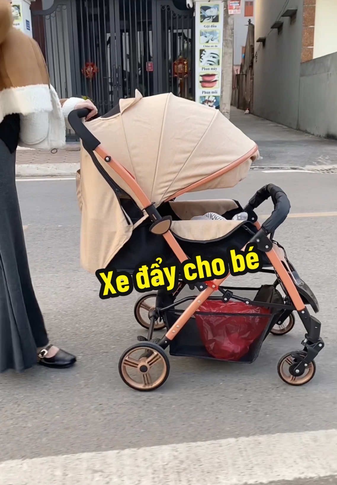 Trợ thủ đắc lực của mẹ mỗi khi cho con đi ra ngoài chơi. Con vừa thoải mái mà mẹ lại vừa rảnh tay nữa #mebimsua #thuyhamecoca #mebim #xedaygapgon #xedayembe #xedaybamboolife #taplamme #tresosinh #xuhuong 