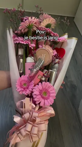 Girly gift inspo🎀 #girly #makeupbouquet #DIY #voorjou #giftinspo #cadeauidee #fyp  @Sol de Janeiro @e.l.f. Cosmetics UK @Color Wow Hair @essence cosmetics @Catrice Cosmetics 