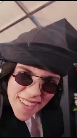 Más de Billie autografiando la cámara de un reportero en los #Grammys @BILLIE EILISH #BillieEilish #billiestan #fyp #foryoupagе #paratiiiiiiiiiiiiiiiiiiiiiiiiiiiiiii #viral 