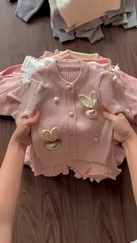 Quần áo len cho bé gái phong cách hàn quốc #khongthitinh #mevabesosinh #mebimsua #quanaotreem #thoitrangtreemcaocap 