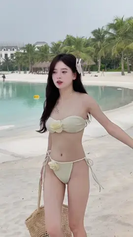 ###mỹnhân đi biển với em hok.......